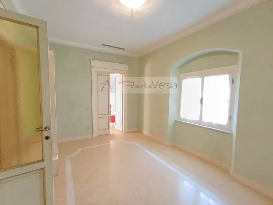 Immagine 18 di Appartamento in vendita  a Pietrasanta