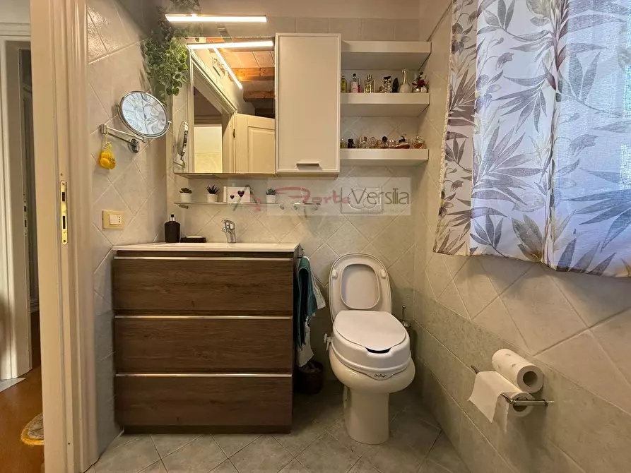 Immagine 21 di Casa semindipendente in vendita  a Seravezza