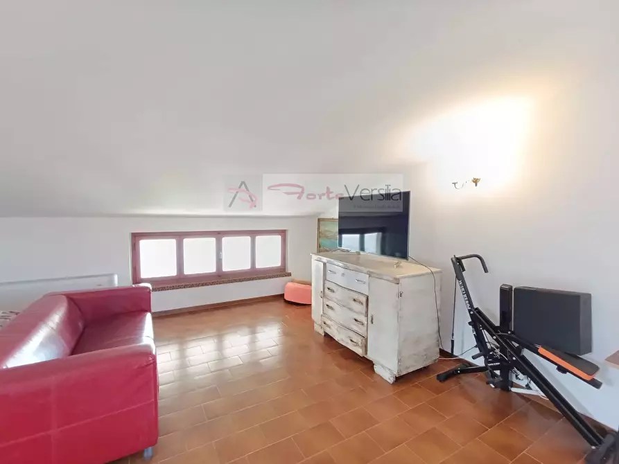 Immagine 27 di Villa in vendita  a Montignoso