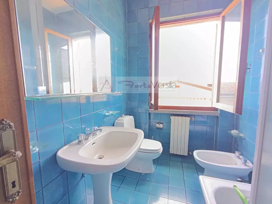 Immagine 23 di Villa in vendita  a Montignoso