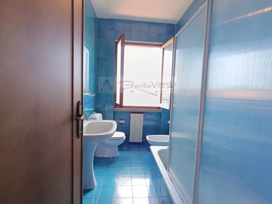 Immagine 22 di Villa in vendita  a Montignoso