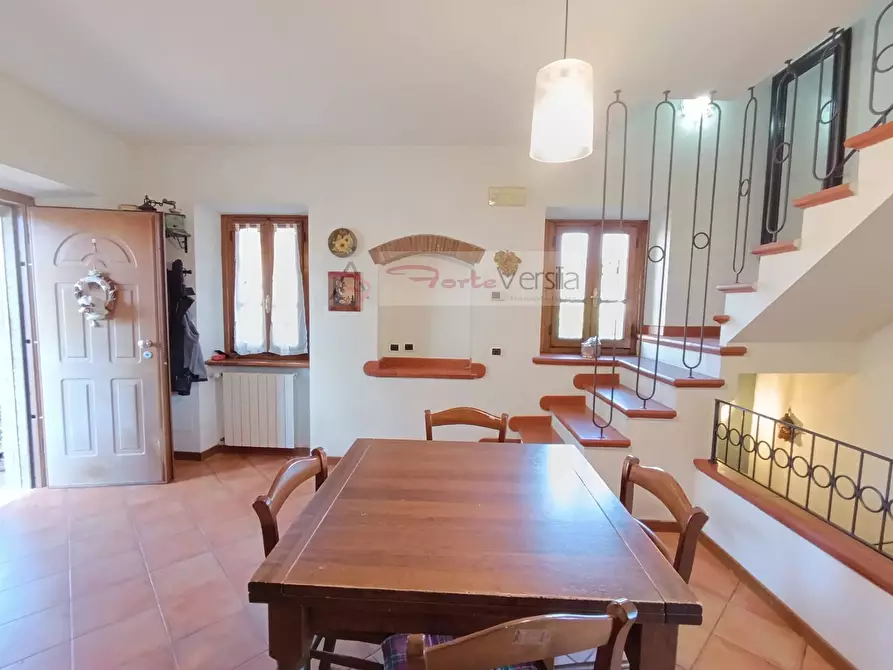 Immagine 4 di Casa semindipendente in vendita  a Seravezza