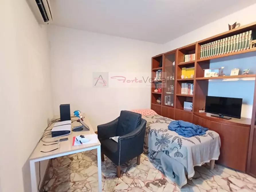 Immagine 5 di Villa in vendita  a Pietrasanta