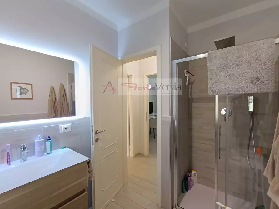 Immagine 12 di Villetta a schiera in vendita  a Forte Dei Marmi