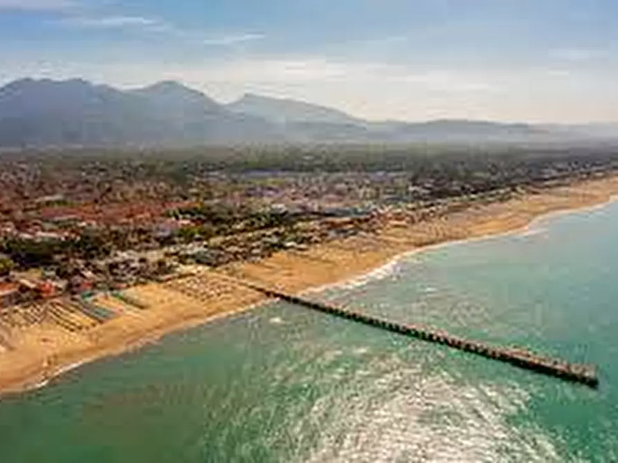 Immagine 20 di Appartamento in vendita  a Forte Dei Marmi