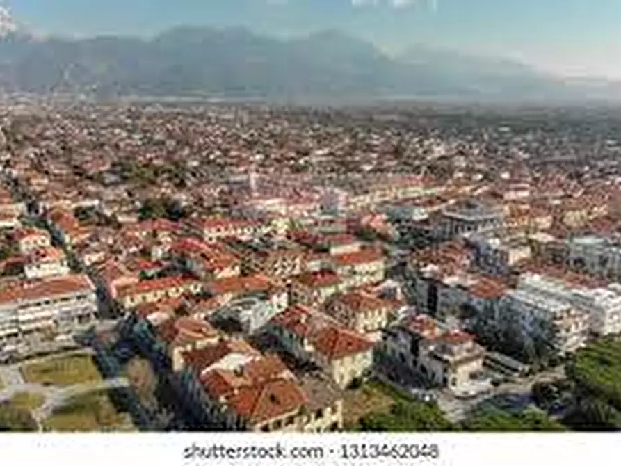 Immagine 21 di Appartamento in vendita  a Forte Dei Marmi