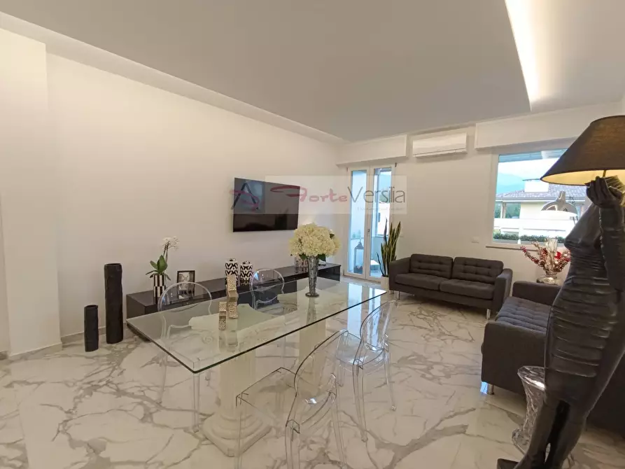 Immagine 2 di Appartamento in vendita  a Forte Dei Marmi