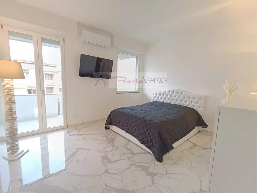 Immagine 11 di Appartamento in vendita  a Forte Dei Marmi