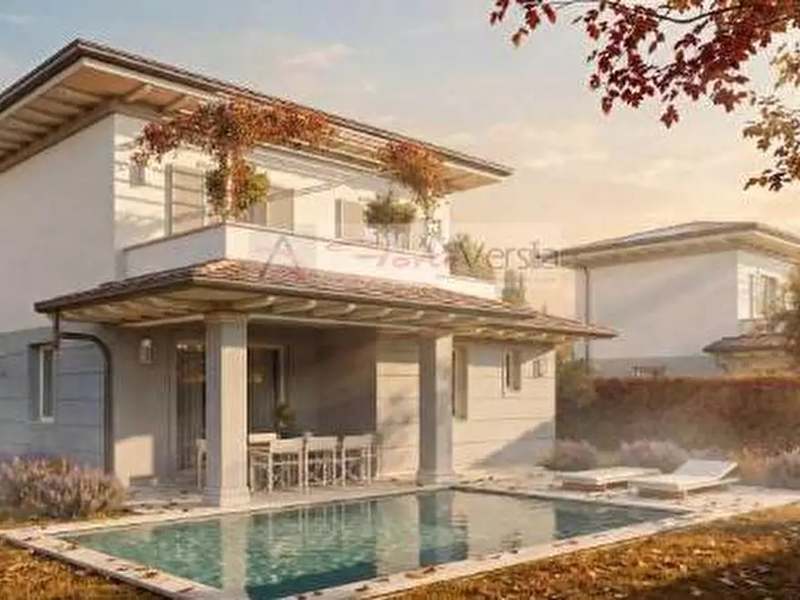 Immagine 2 di Villa in vendita  a Pietrasanta