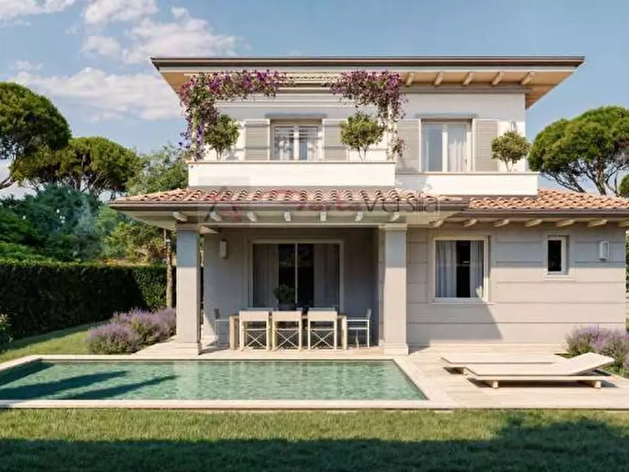 Immagine 3 di Villa in vendita  a Pietrasanta