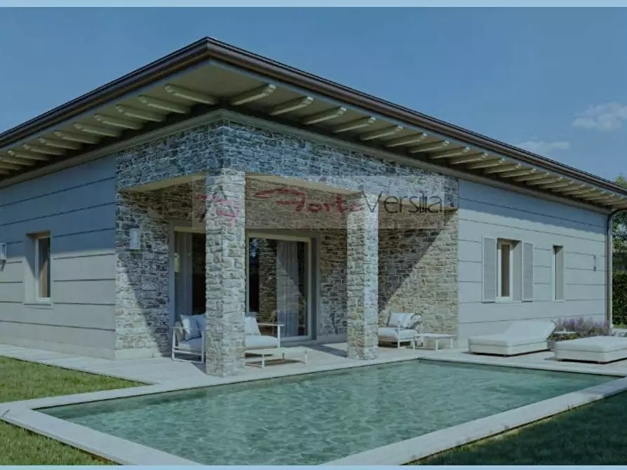 Immagine 2 di Villa in vendita  a Pietrasanta