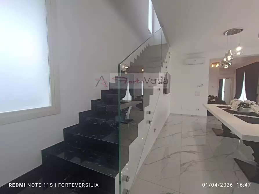 Immagine 16 di Villa in vendita  a Pietrasanta