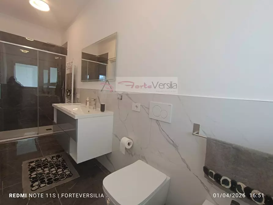 Immagine 23 di Villa in vendita  a Pietrasanta