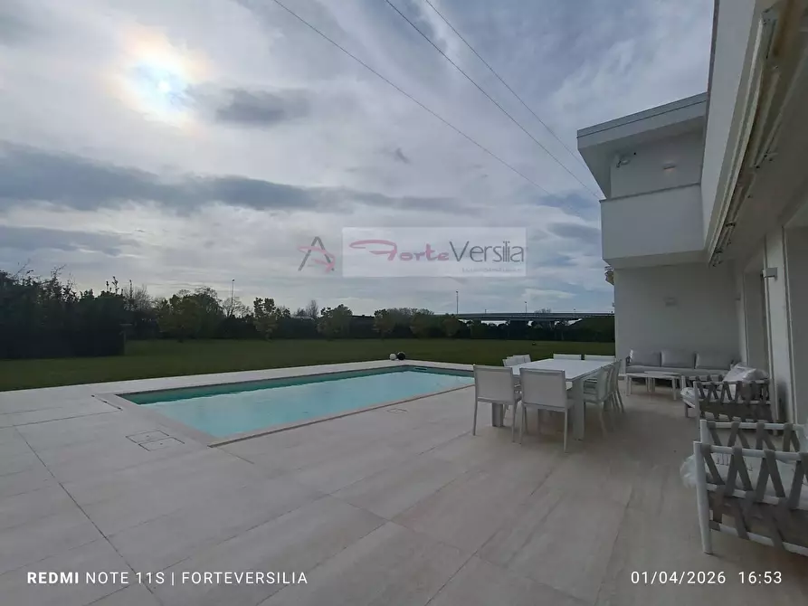 Immagine 26 di Villa in vendita  a Pietrasanta