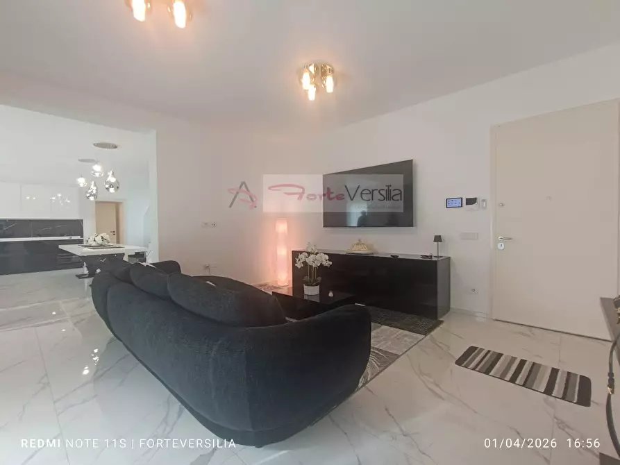 Immagine 9 di Villa in vendita  a Pietrasanta