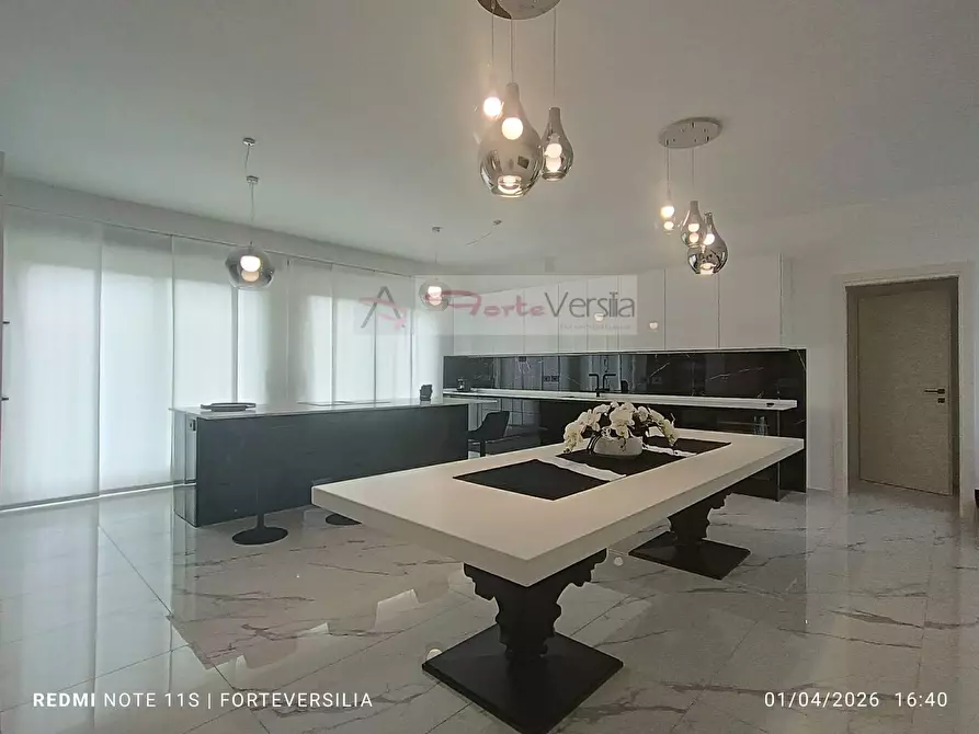 Immagine 3 di Villa in vendita  a Pietrasanta