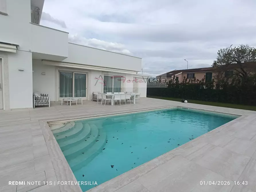 Immagine 24 di Villa in vendita  a Pietrasanta