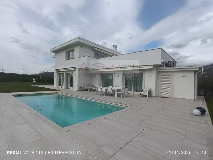 Immagine 25 di Villa in vendita  a Pietrasanta