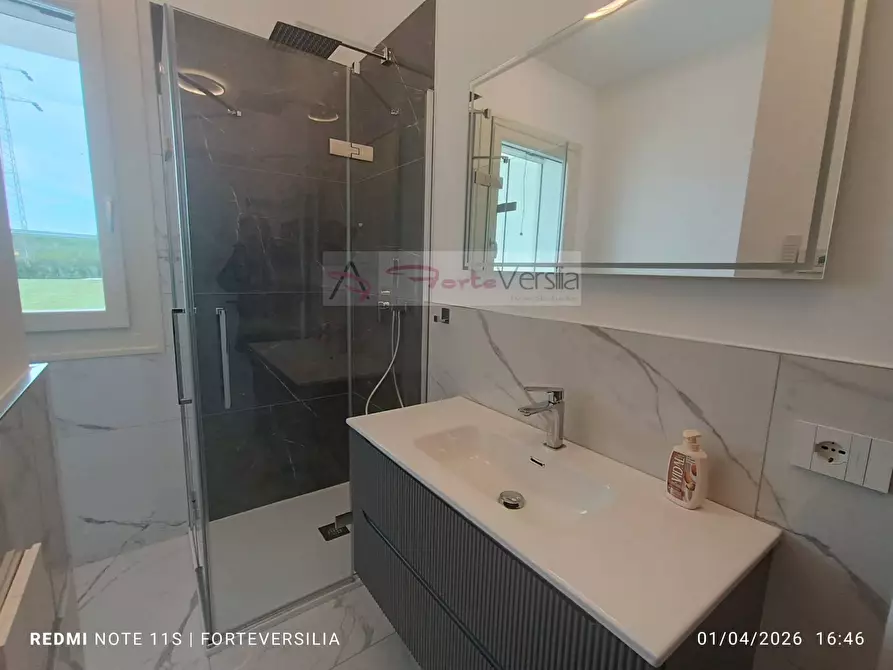 Immagine 15 di Villa in vendita  a Pietrasanta