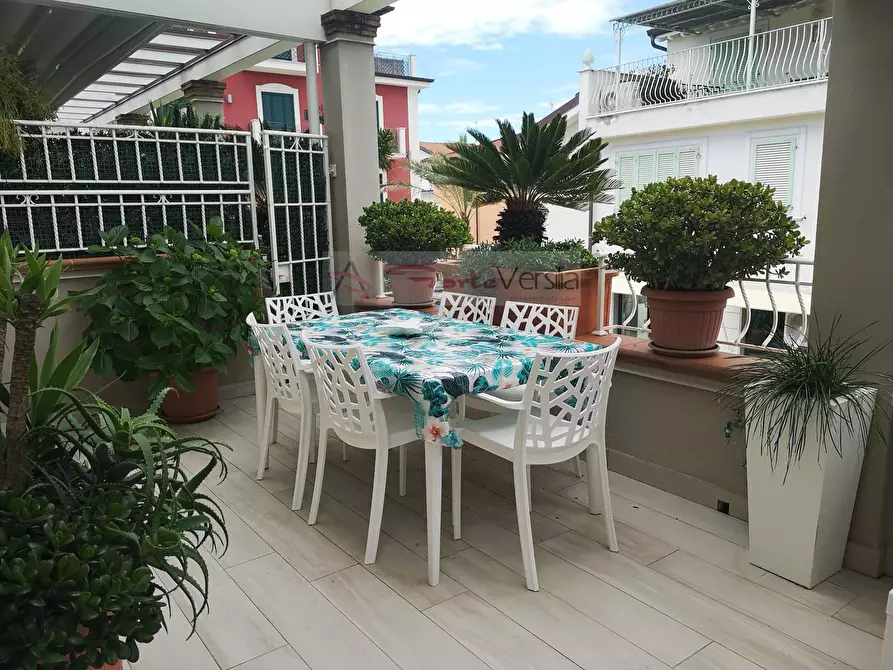 Immagine 2 di Appartamento in vendita  a Pietrasanta