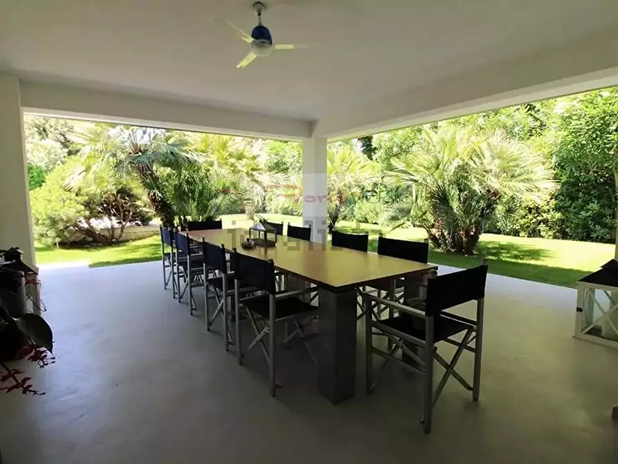 Immagine 9 di Villa in vendita  a Forte Dei Marmi