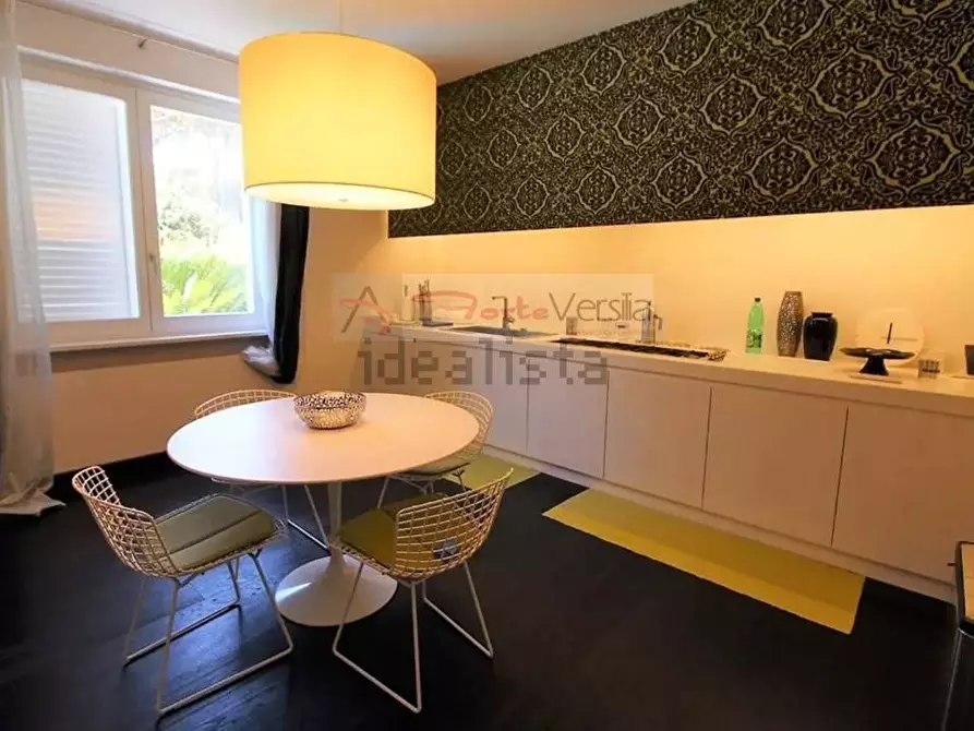 Immagine 10 di Villa in vendita  a Forte Dei Marmi