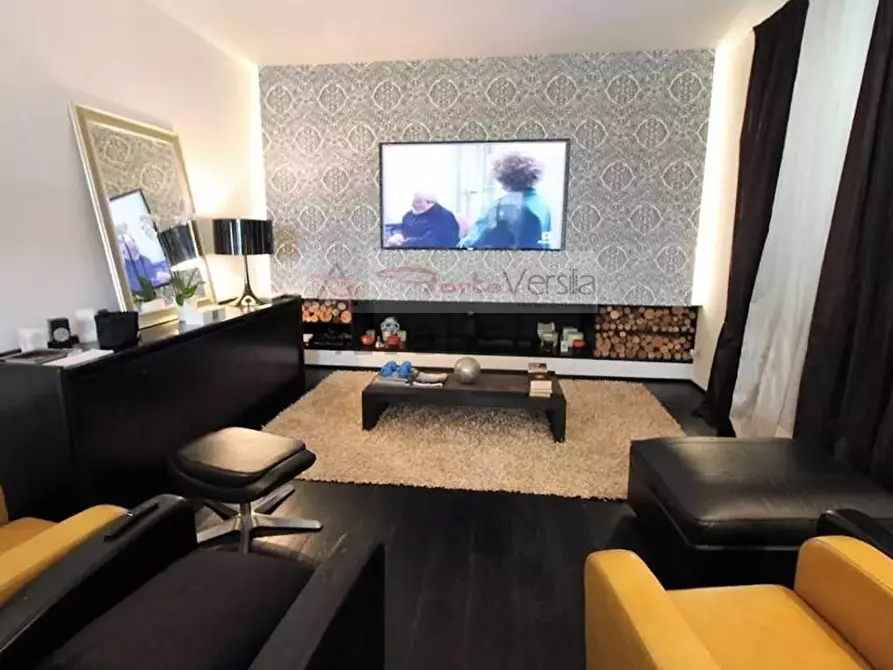 Immagine 12 di Villa in vendita  a Forte Dei Marmi