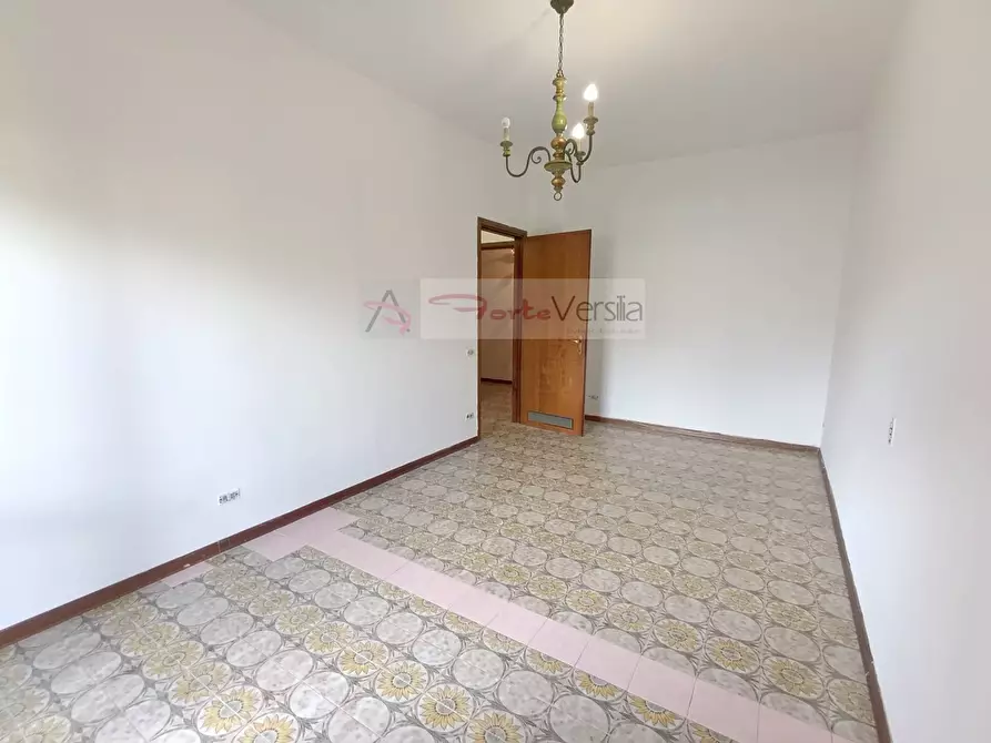 Immagine 11 di Appartamento in vendita  a Massa