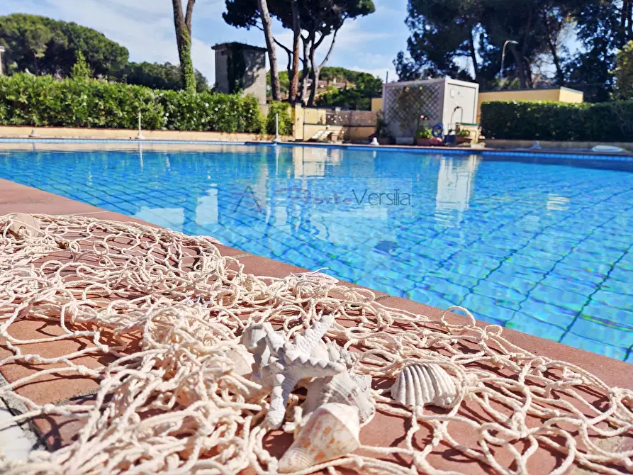 Immagine 5 di Appartamento in vendita  a Montignoso