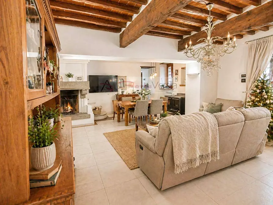 Immagine 2 di Rustico / casale in vendita  a Pietrasanta
