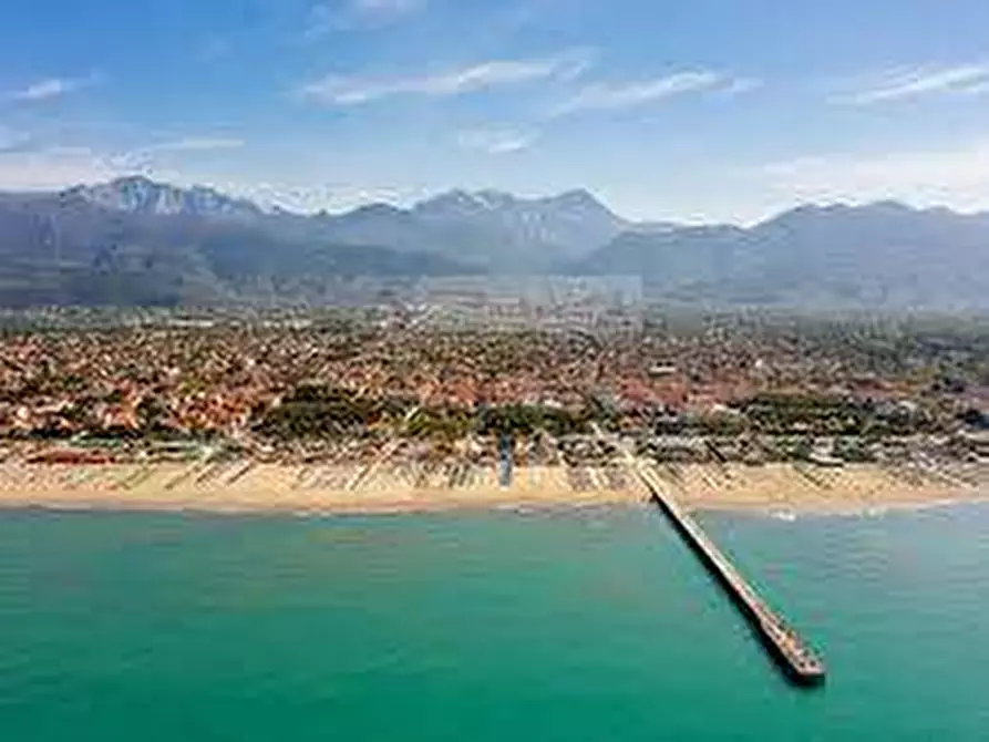 Immagine 11 di Villetta a schiera in vendita  a Pietrasanta