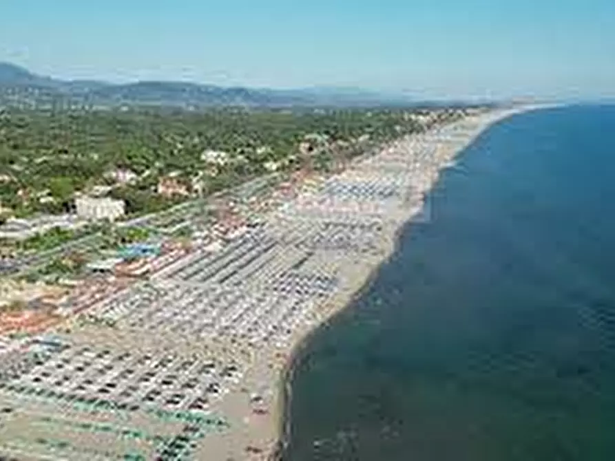 Immagine 16 di Villetta a schiera in vendita  a Pietrasanta
