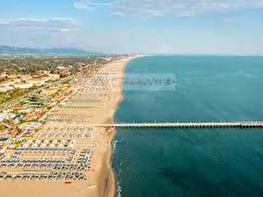 Immagine 23 di Villetta a schiera in vendita  a Pietrasanta