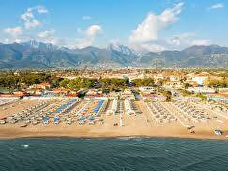 Immagine 25 di Villetta a schiera in vendita  a Pietrasanta