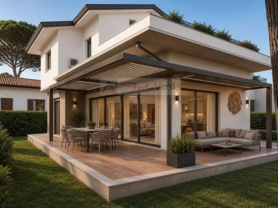Immagine 3 di Villa in vendita  a Forte Dei Marmi