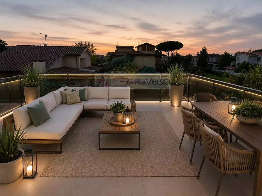 Immagine 1 di Villa in vendita  a Forte Dei Marmi