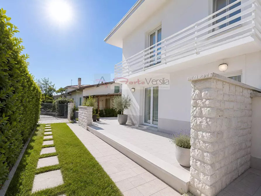 Immagine 2 di Villa in vendita  a Forte Dei Marmi
