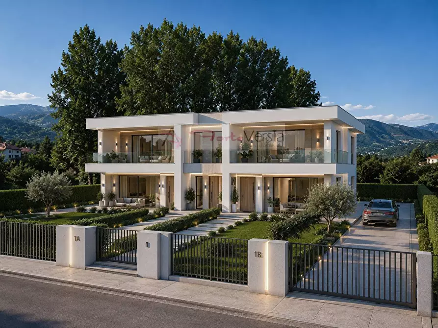 Immagine 1 di Terreno residenziale in vendita  a Montignoso