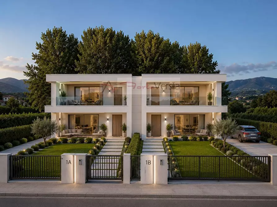Immagine 2 di Terreno residenziale in vendita  a Montignoso