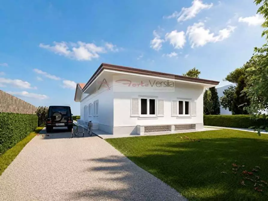 Immagine 1 di Casa indipendente in vendita  a Forte Dei Marmi