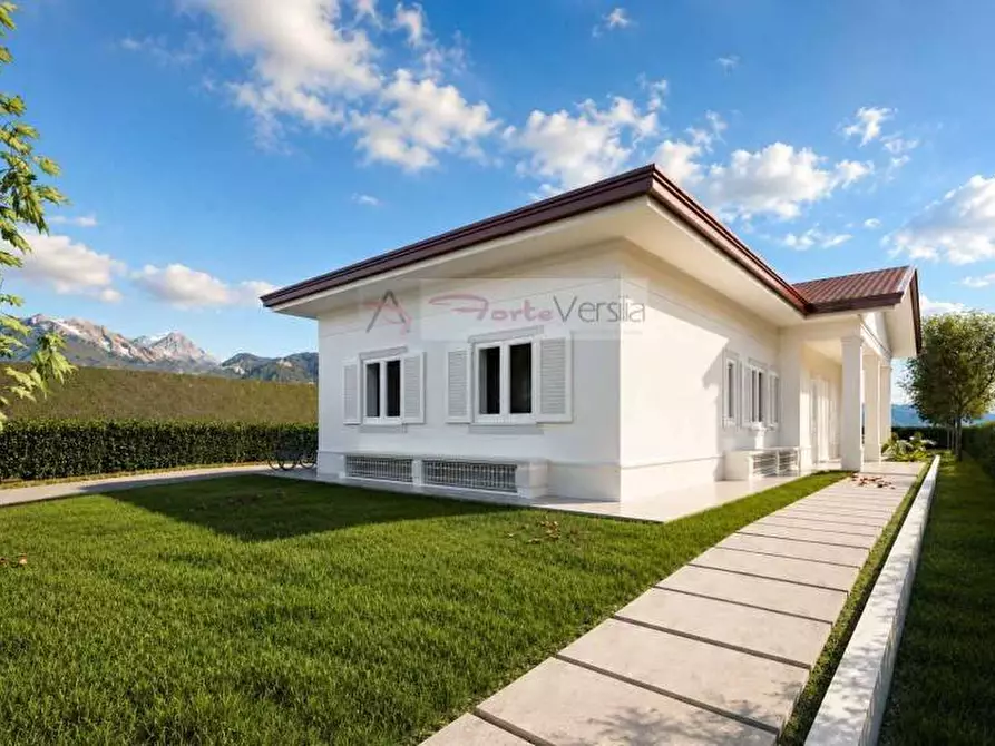Immagine 2 di Casa indipendente in vendita  a Forte Dei Marmi