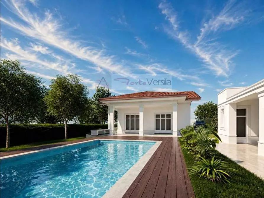 Immagine 3 di Casa indipendente in vendita  a Forte Dei Marmi
