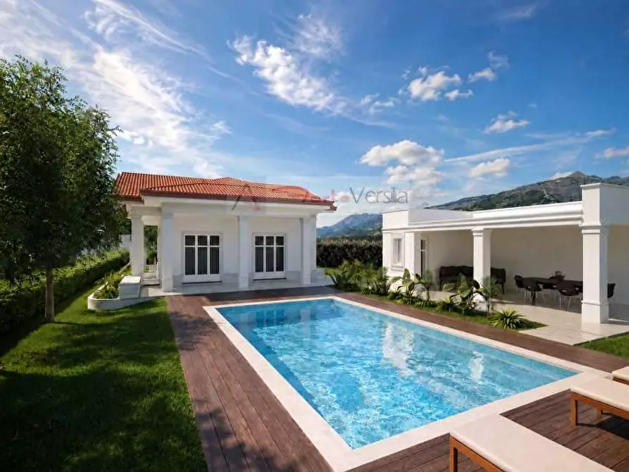 Immagine 4 di Casa indipendente in vendita  a Forte Dei Marmi