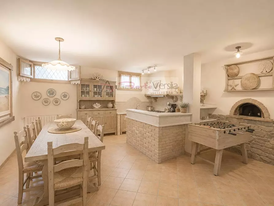 Immagine 12 di Villa in vendita  a Montignoso