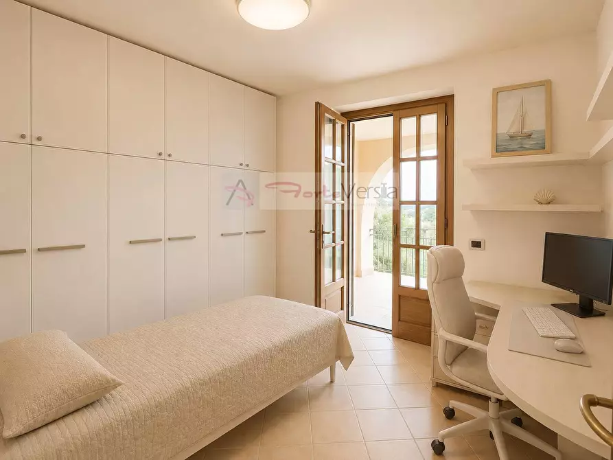 Immagine 21 di Villa in vendita  a Montignoso