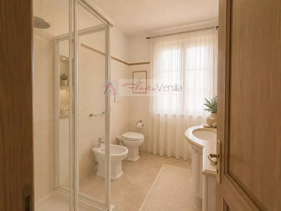 Immagine 19 di Villa in vendita  a Montignoso