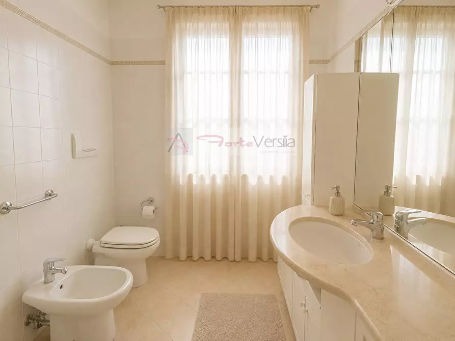 Immagine 20 di Villa in vendita  a Montignoso