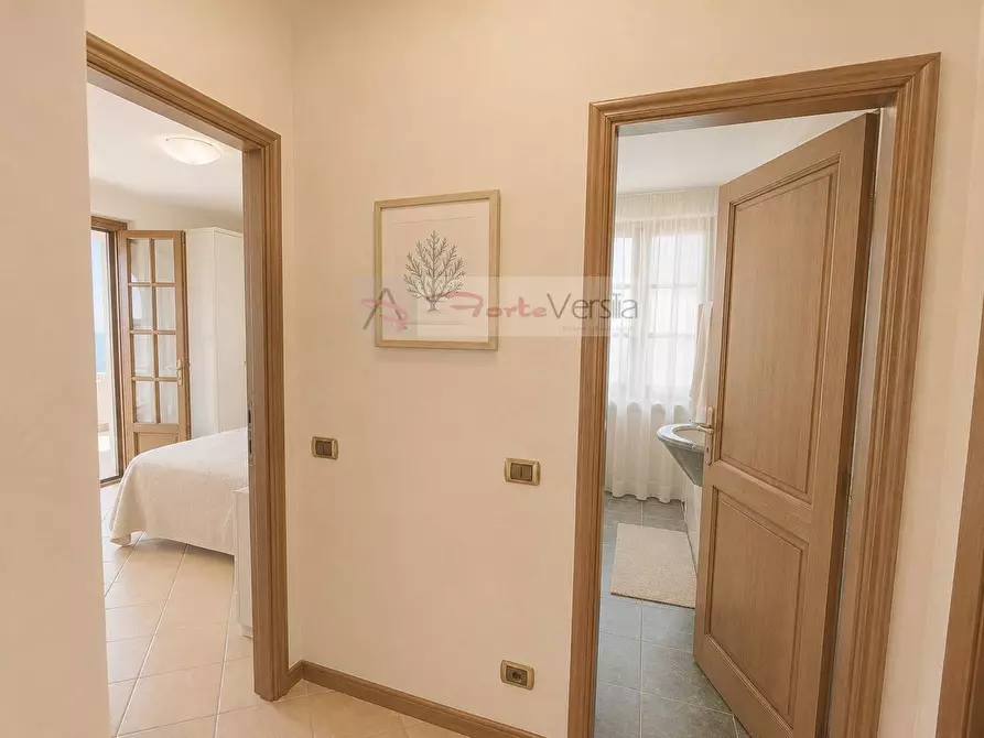 Immagine 15 di Villa in vendita  a Montignoso