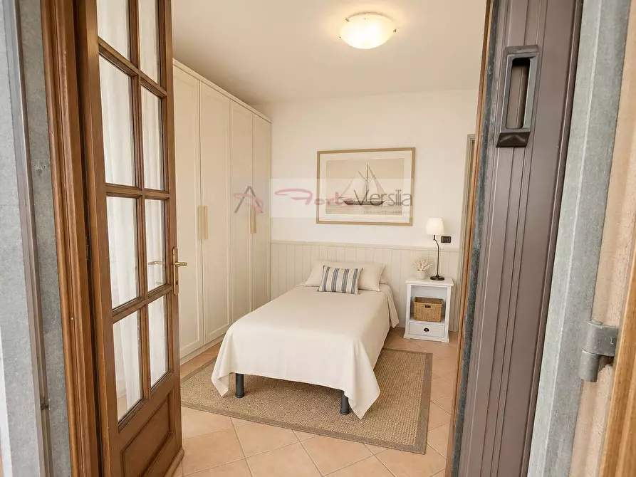 Immagine 18 di Villa in vendita  a Montignoso