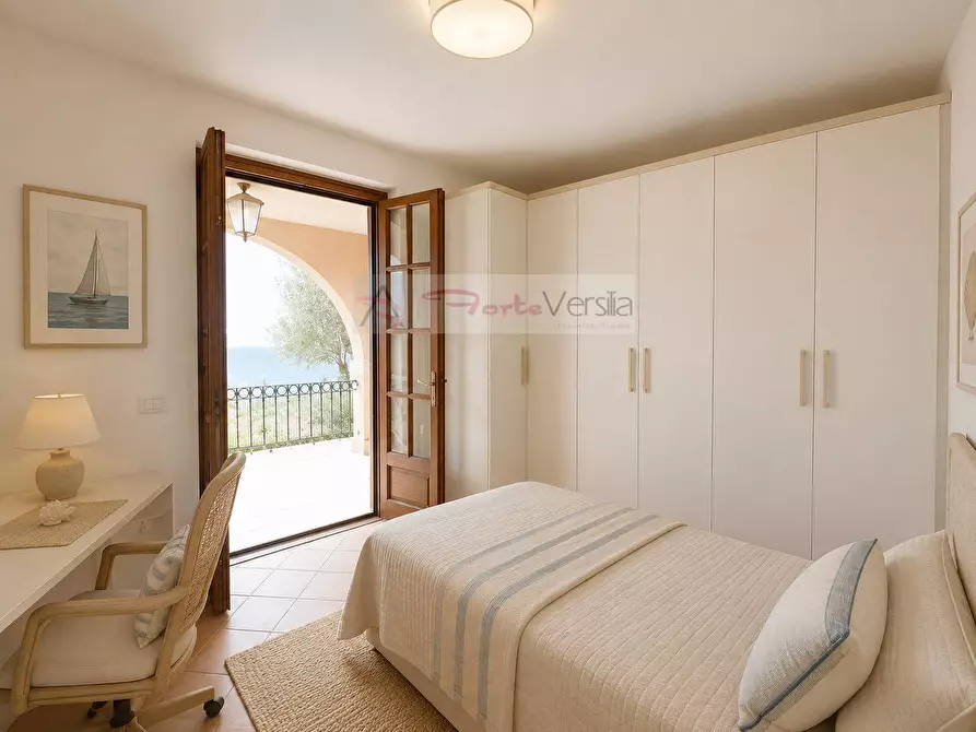 Immagine 17 di Villa in vendita  a Montignoso